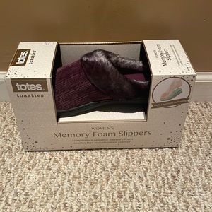 Totes toasties slippers. Memory foam size LG. Women’s size 8-9.